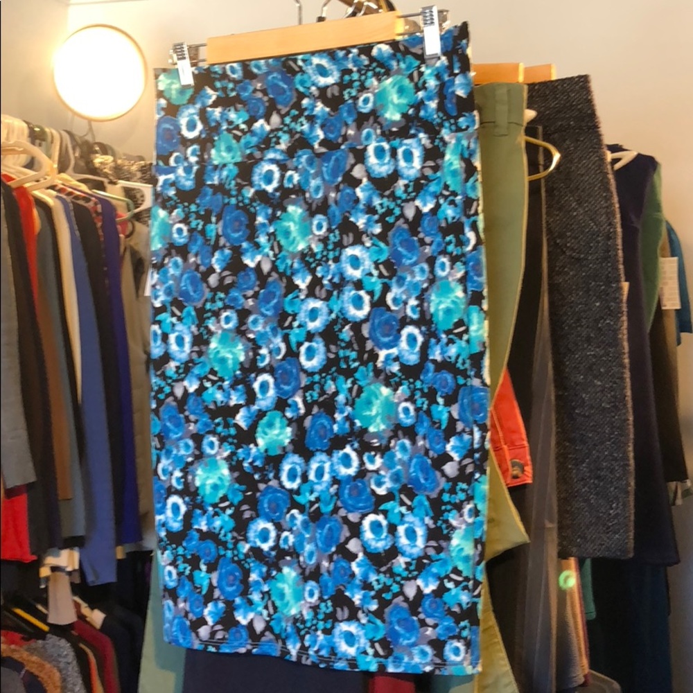 New with Tags LuLaRoe Cassie size M